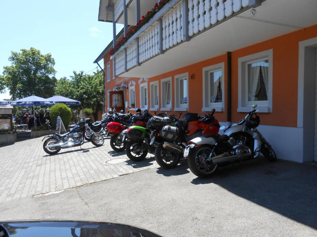 Landgasthof Schutzen 호텔 텐겐 외부 사진